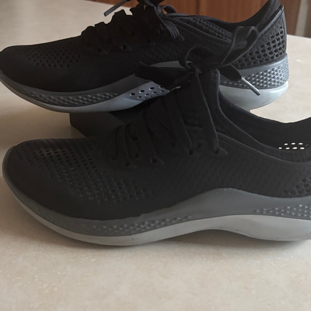 Lightweight Black Knit Athletic Sneakers
